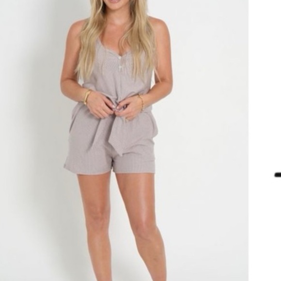 Smash + Tess x Hilary Duff romper - Picture 3 of 3